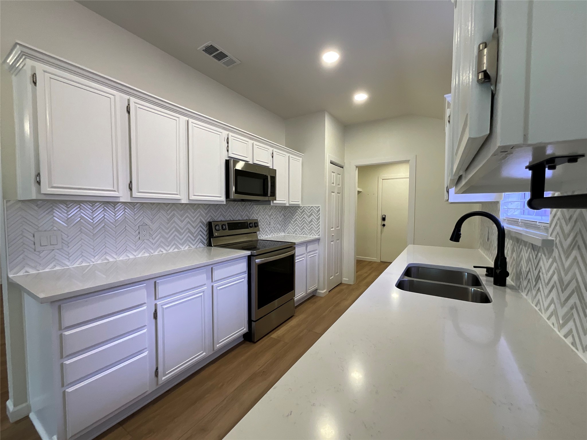 1729 Duster Circle Arlington TX 76018