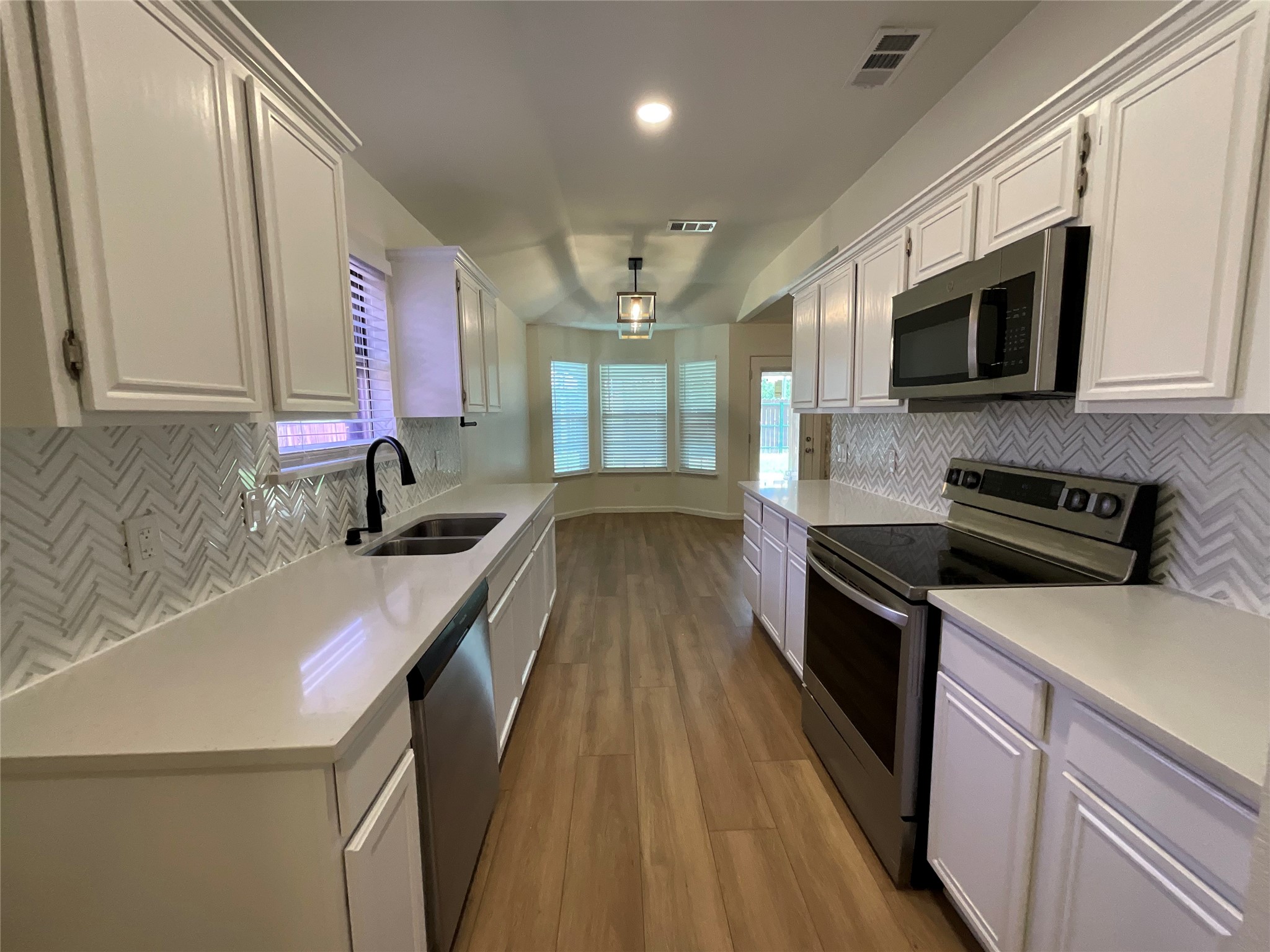 1729 Duster Circle Arlington TX 76018