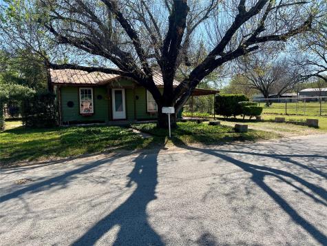 906 Young Street Nocona TX 76255