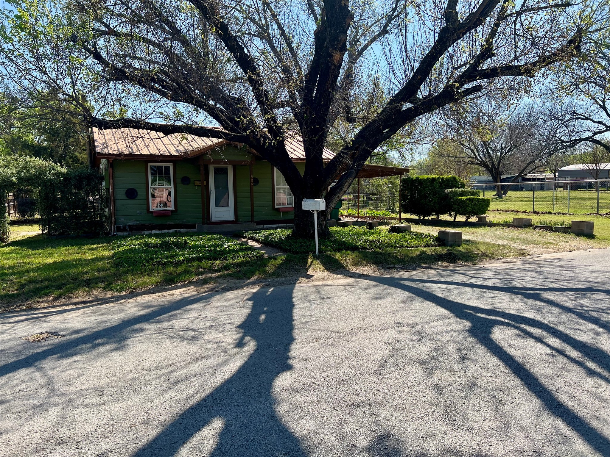 906 Young Street Nocona TX 76255