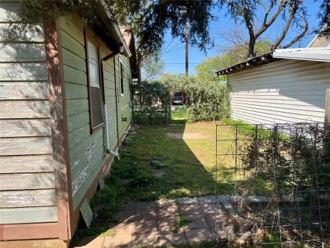 906 Young Street Nocona TX 76255