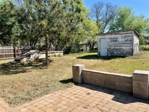 906 Young Street Nocona TX 76255