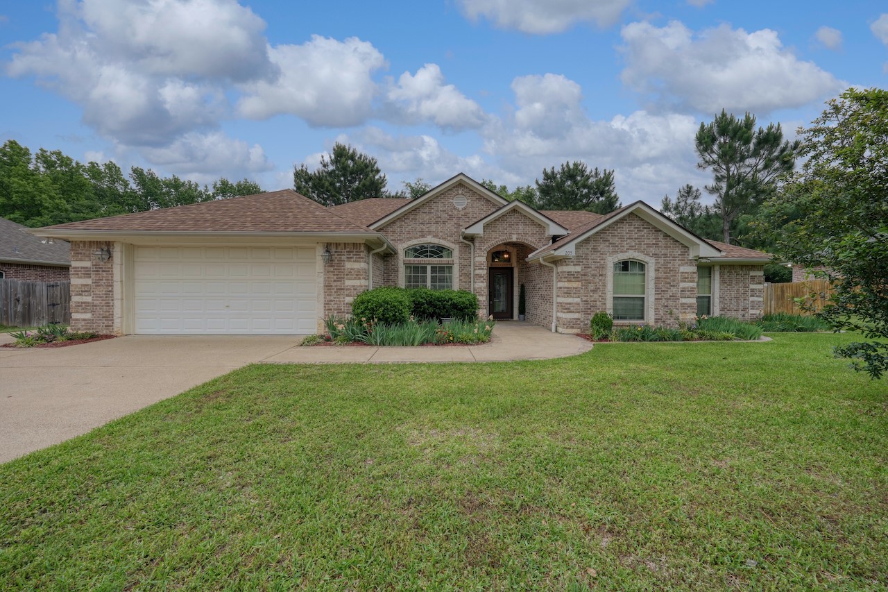 205 Heritage Court Lindale TX 75771
