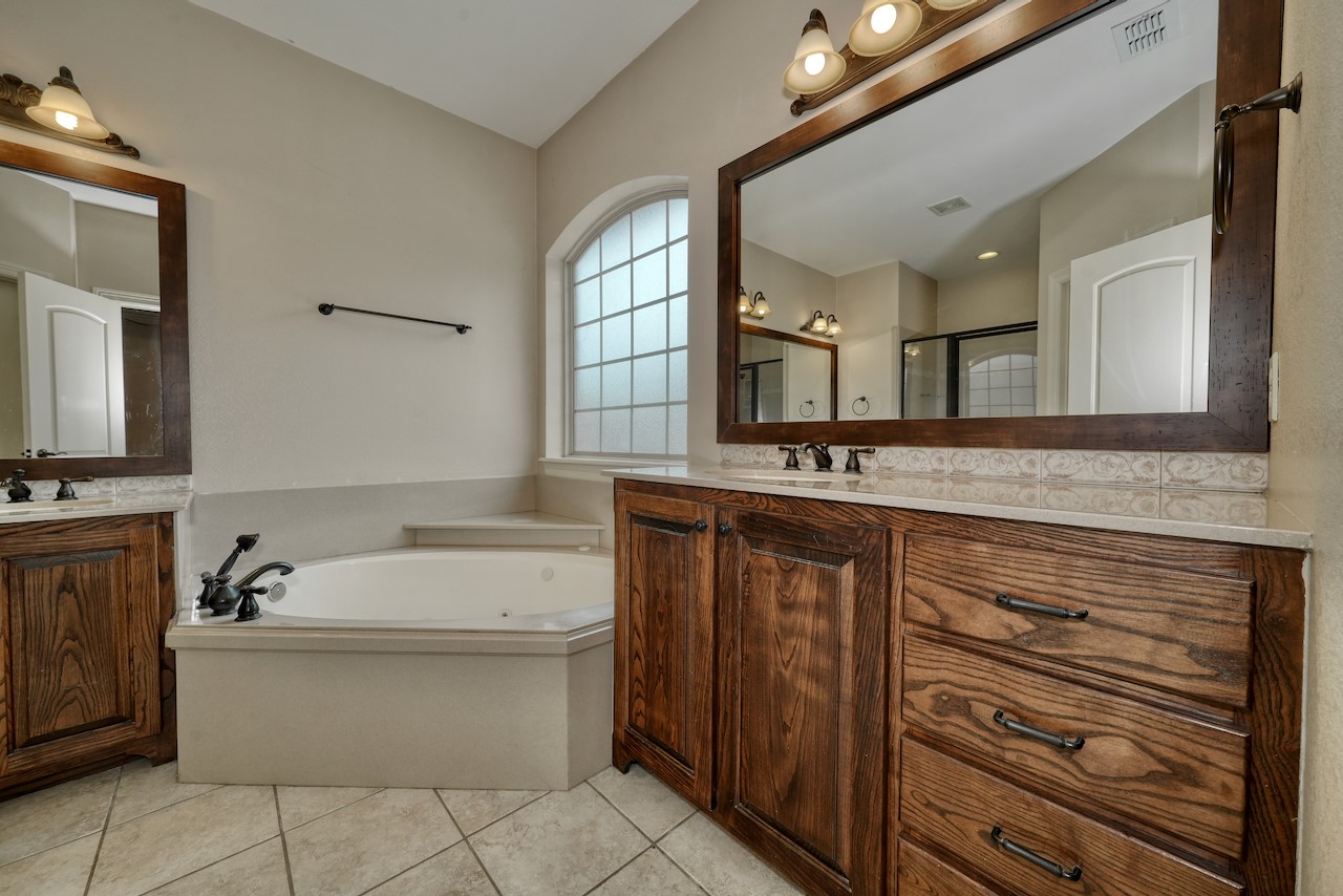 205 Heritage Court Lindale TX 75771