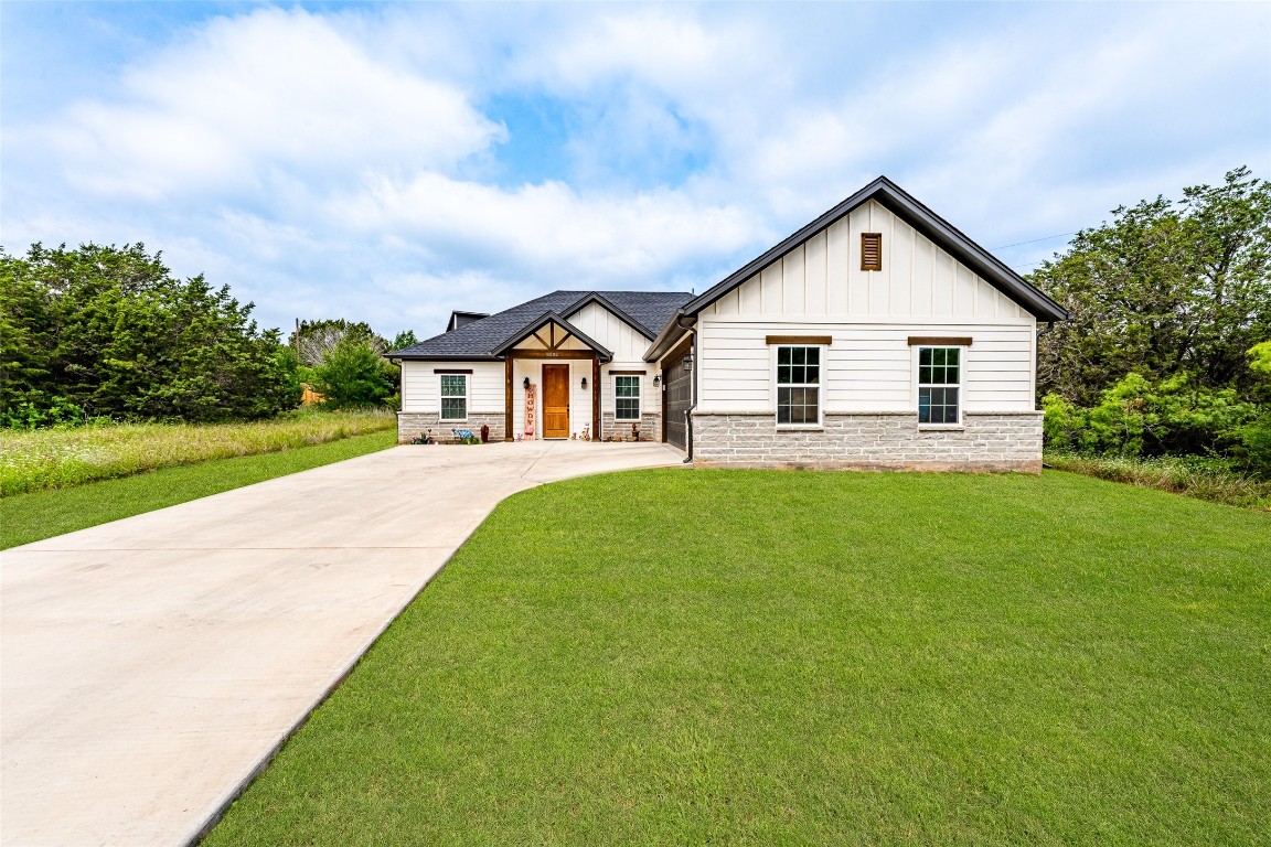 5202 Stoneridge Drive Granbury TX 76048