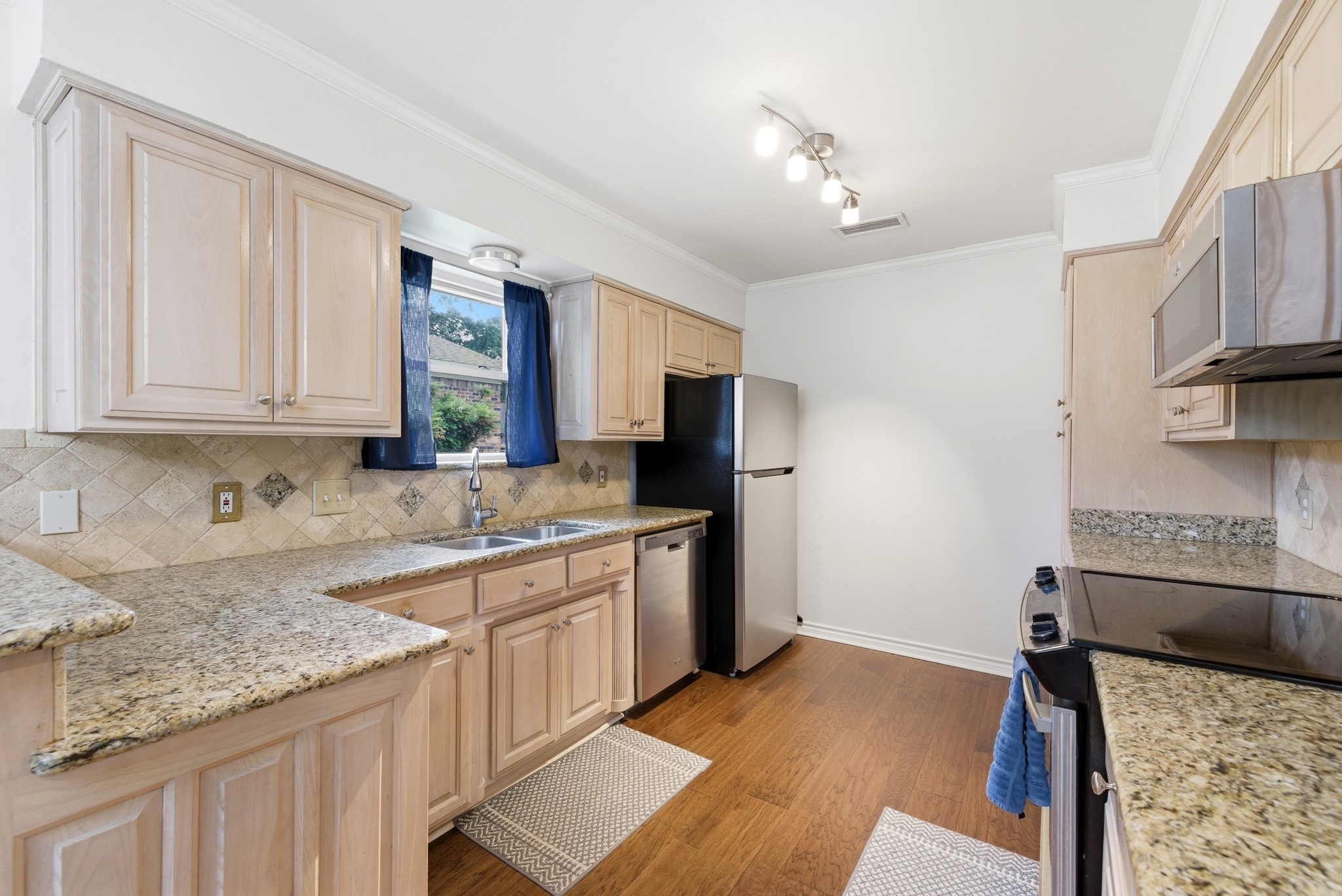 8721 Irongate Drive North Richland Hills TX 76182