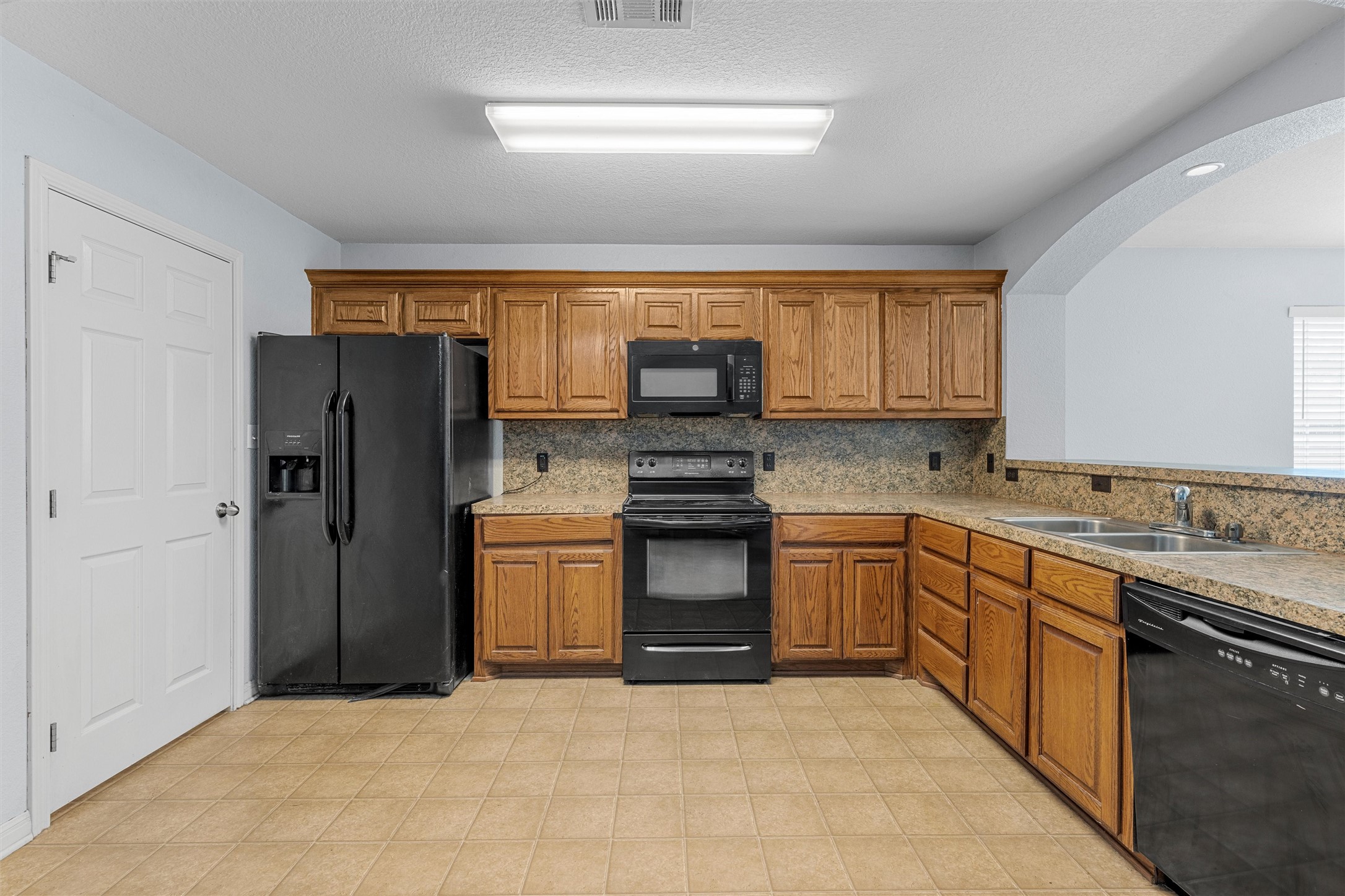 708 Sapphire Boulevard Hewitt TX 76643