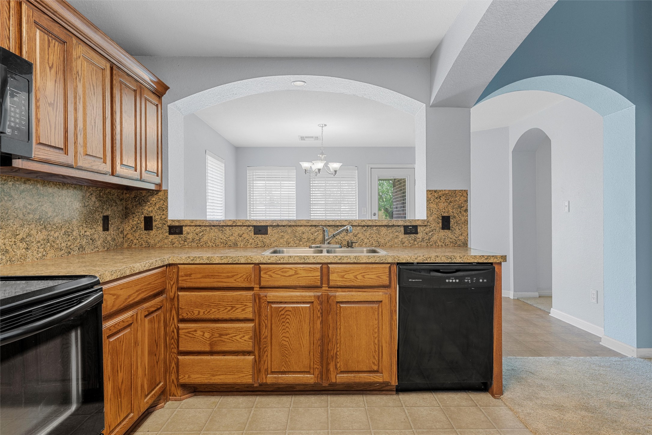 708 Sapphire Boulevard Hewitt TX 76643