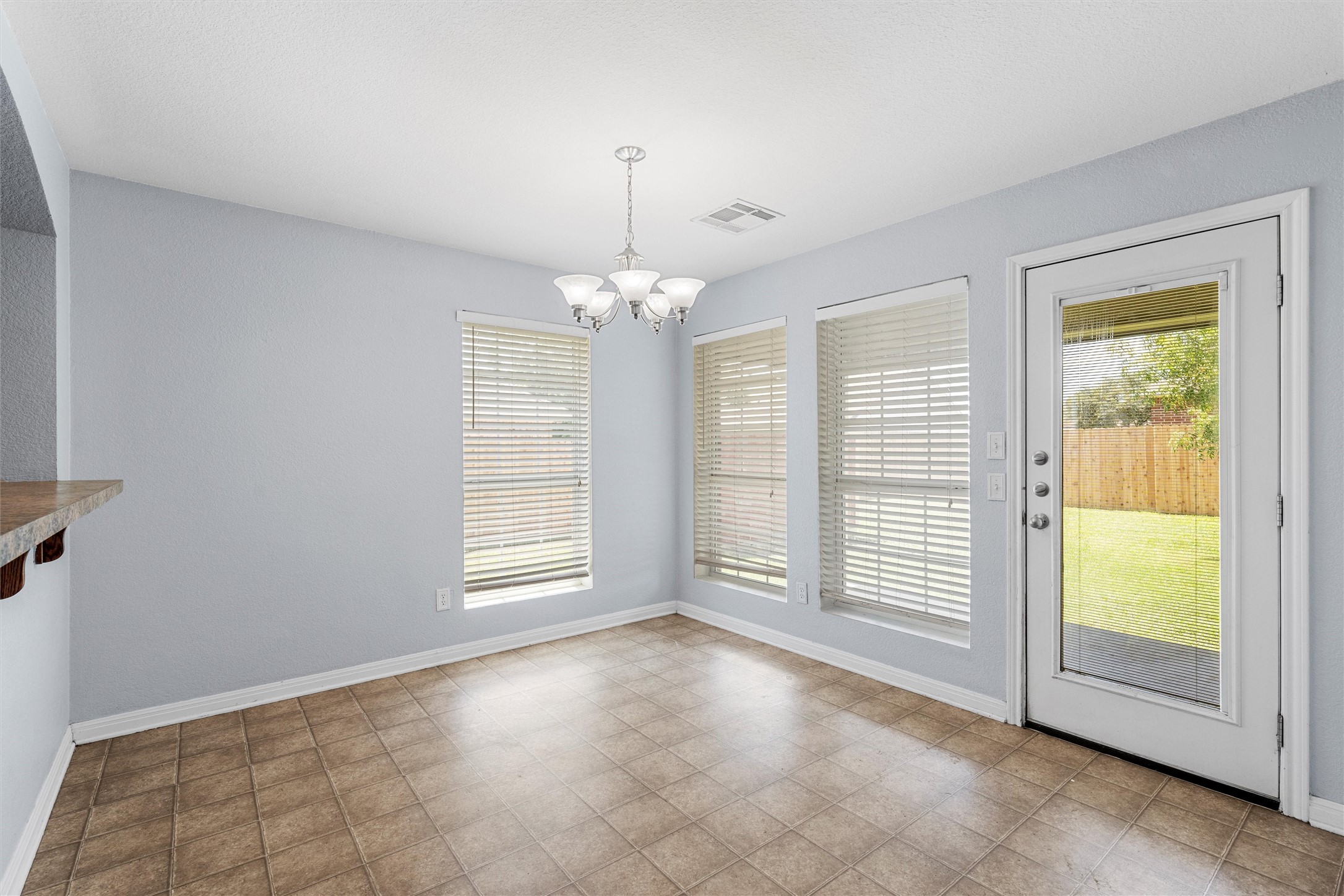 708 Sapphire Boulevard Hewitt TX 76643