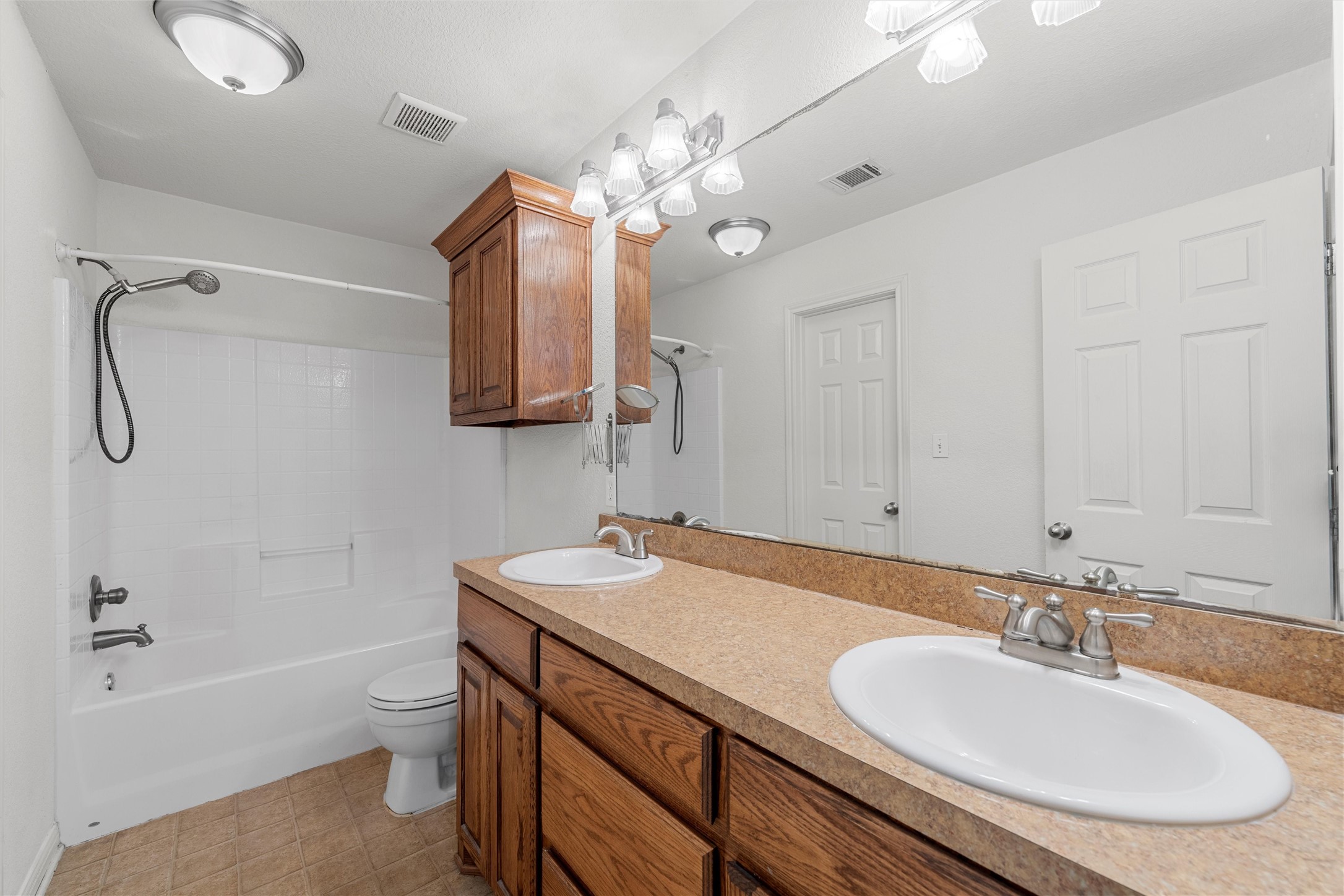 708 Sapphire Boulevard Hewitt TX 76643