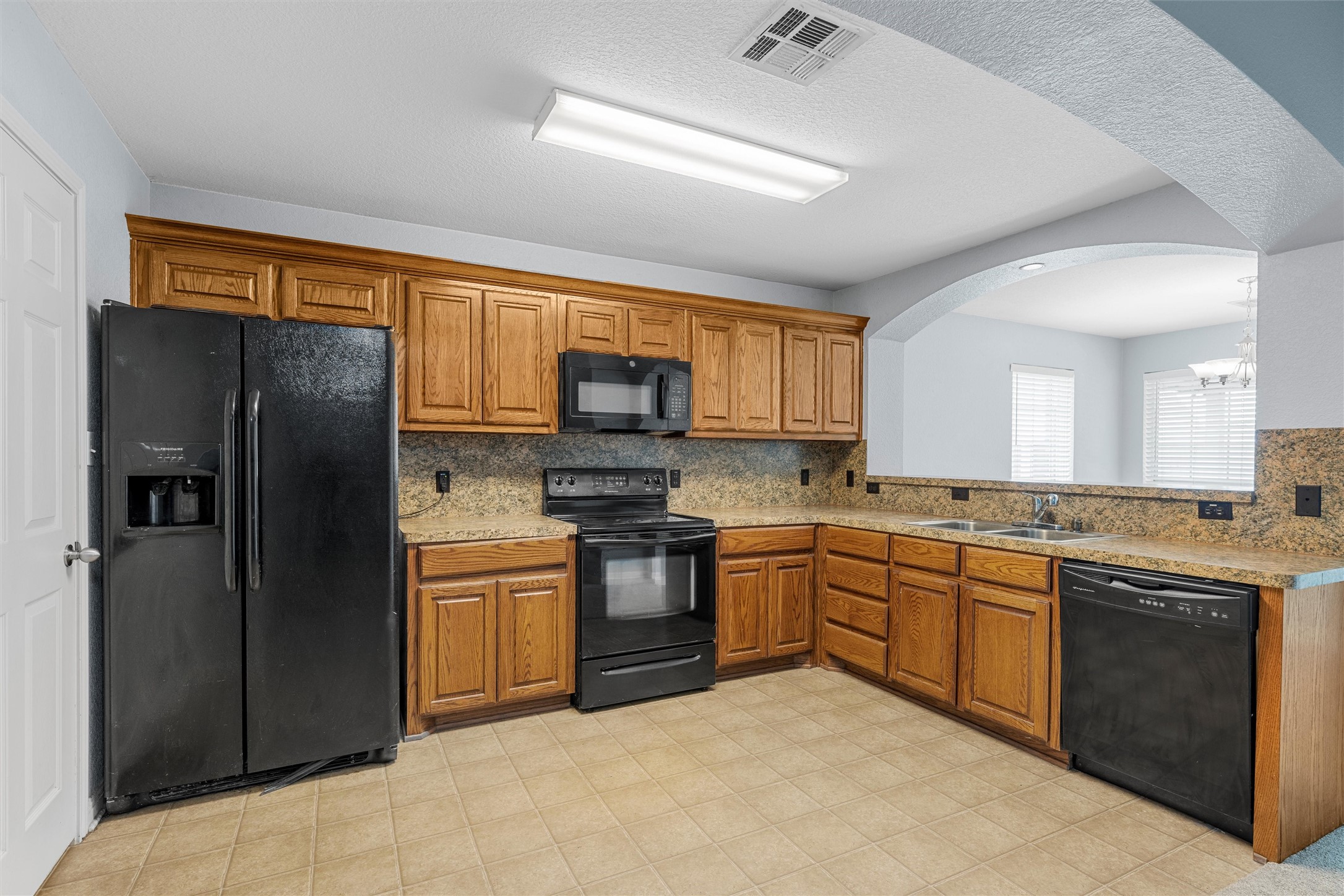 708 Sapphire Boulevard Hewitt TX 76643