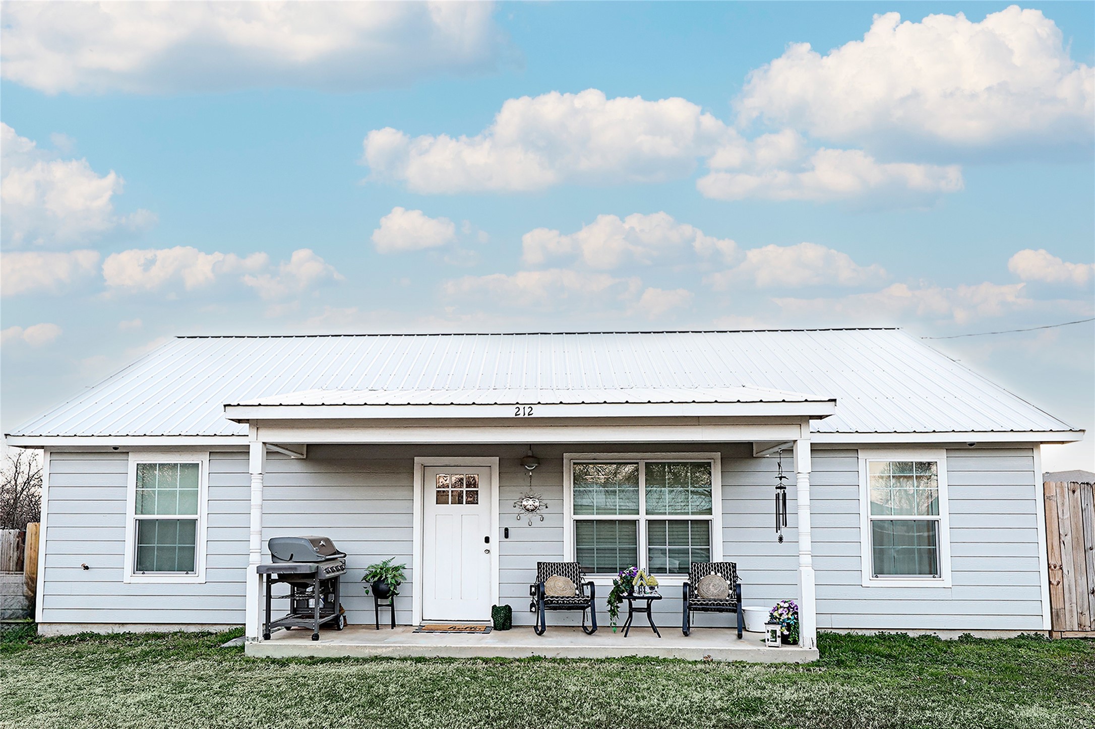 212 E Clay Street Bowie TX 76230