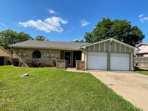 2406 Parkside Drive Grand Prairie TX 75052