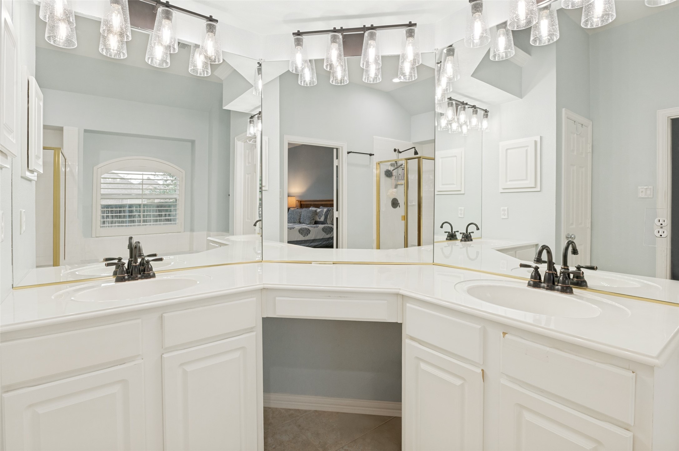401 Manders Court Irving TX 75063