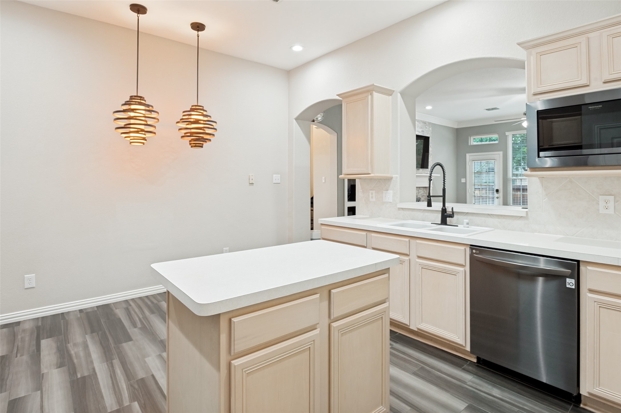 401 Manders Court Irving TX 75063