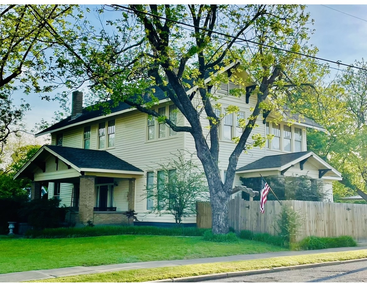 1000 N Main Street Bonham TX 75418