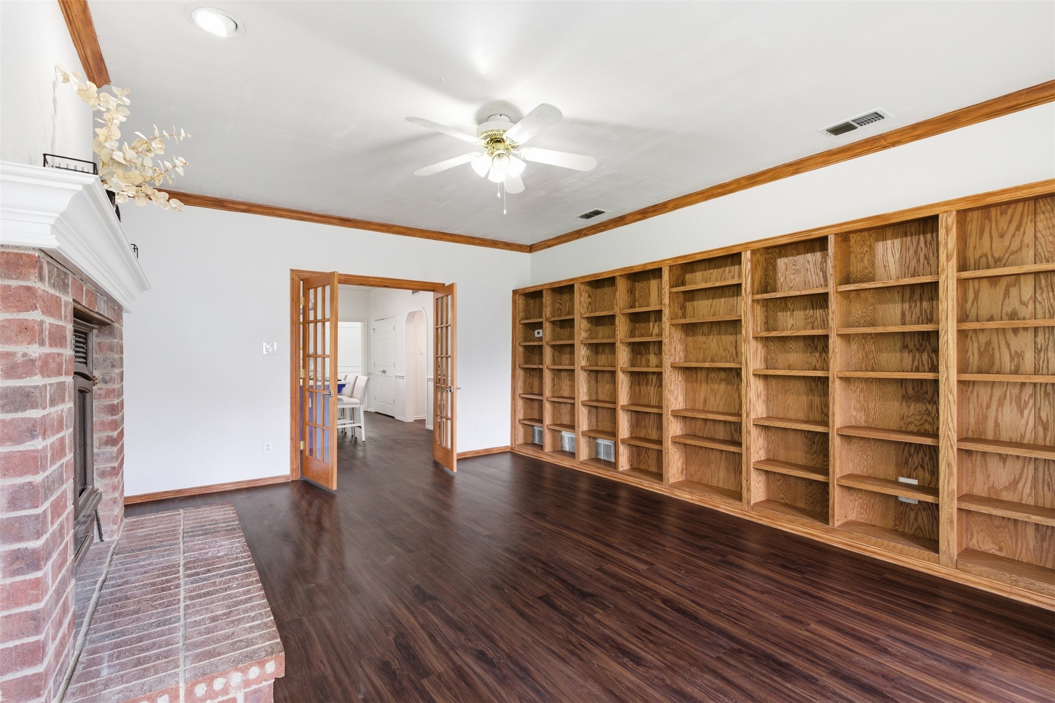 1913 W Arbor Rose Drive Grand Prairie TX 75050