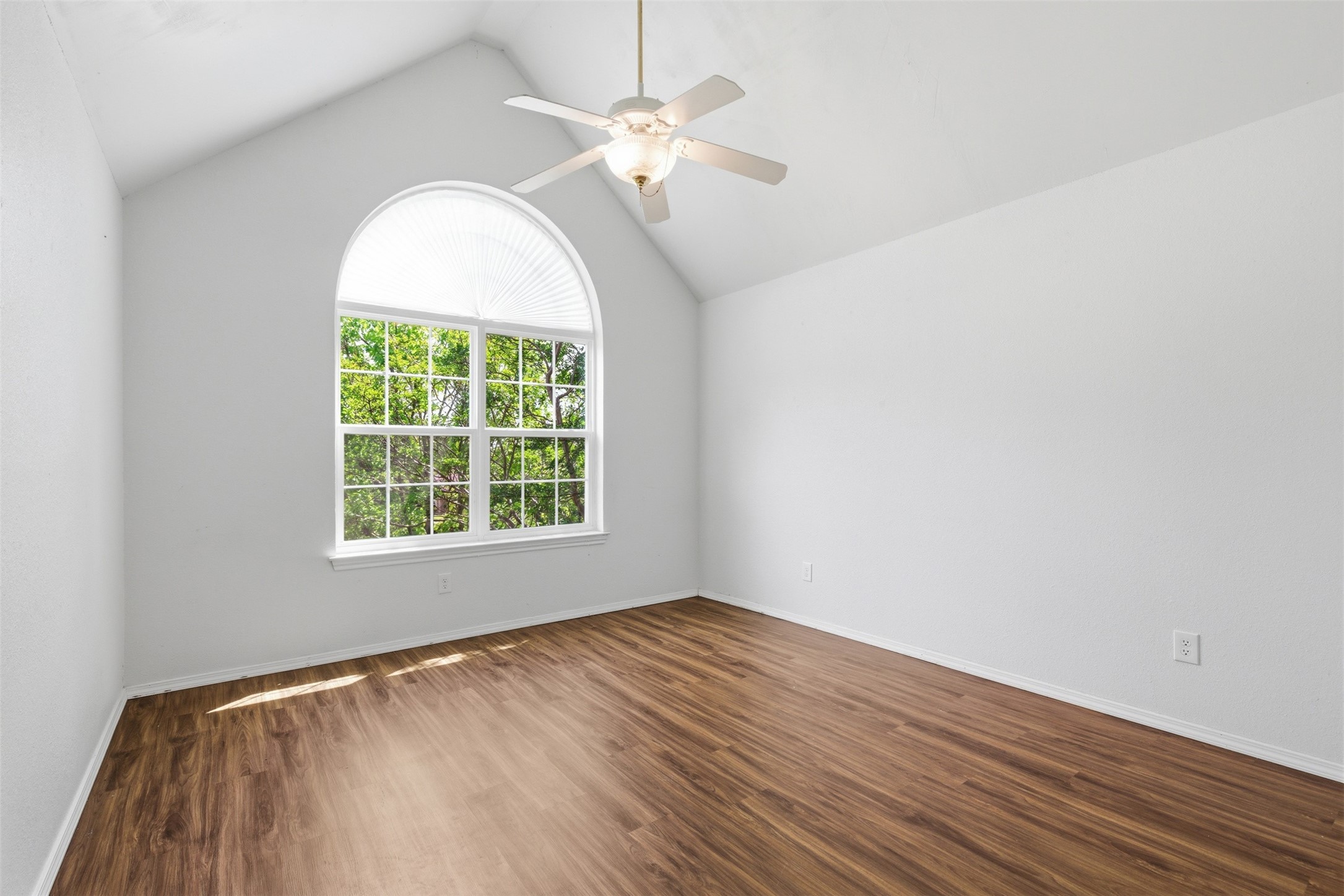 1913 W Arbor Rose Drive Grand Prairie TX 75050