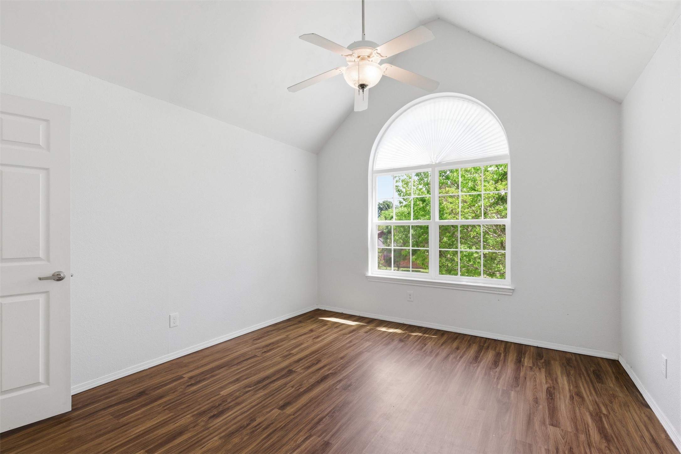 1913 W Arbor Rose Drive Grand Prairie TX 75050