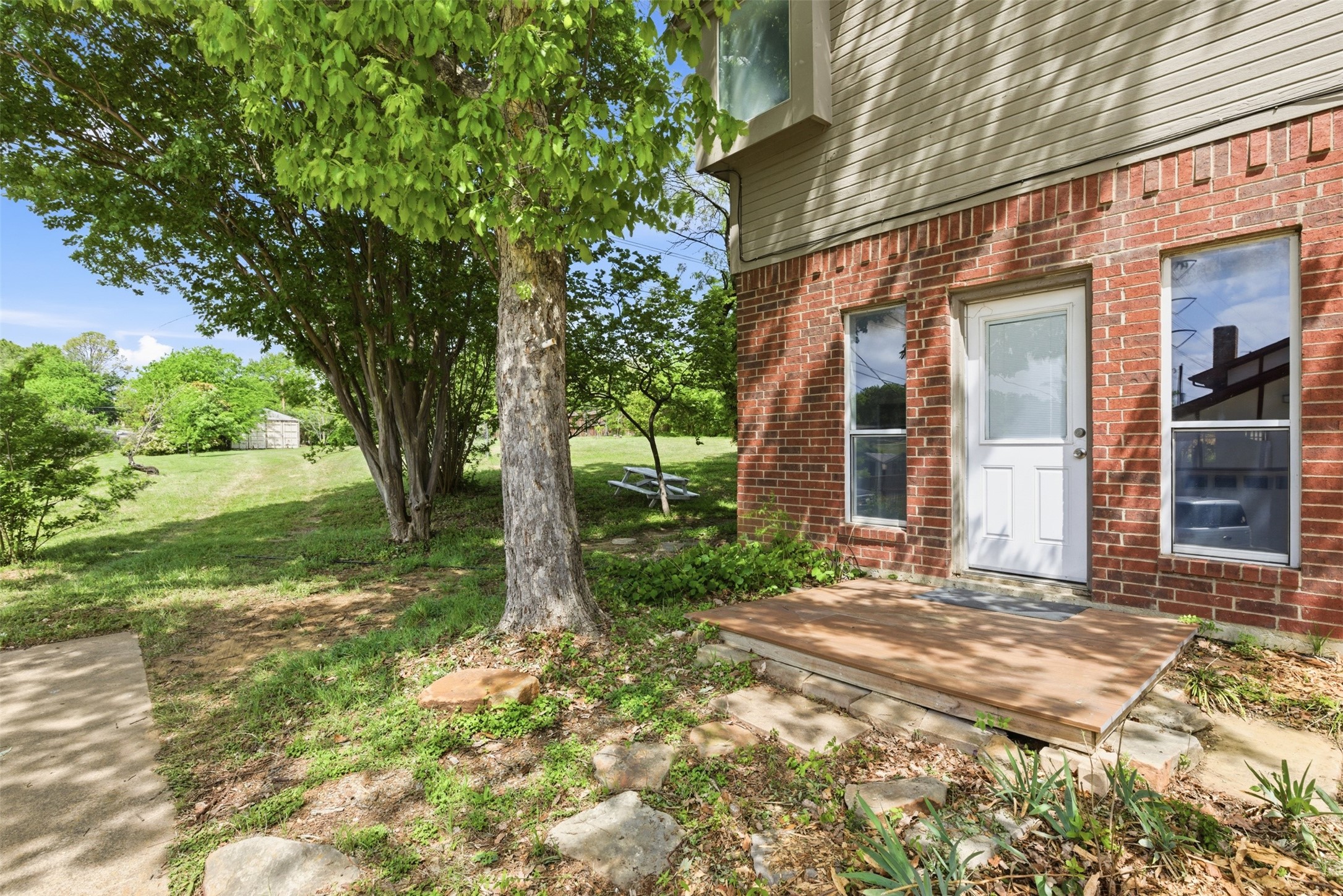 1913 W Arbor Rose Drive Grand Prairie TX 75050