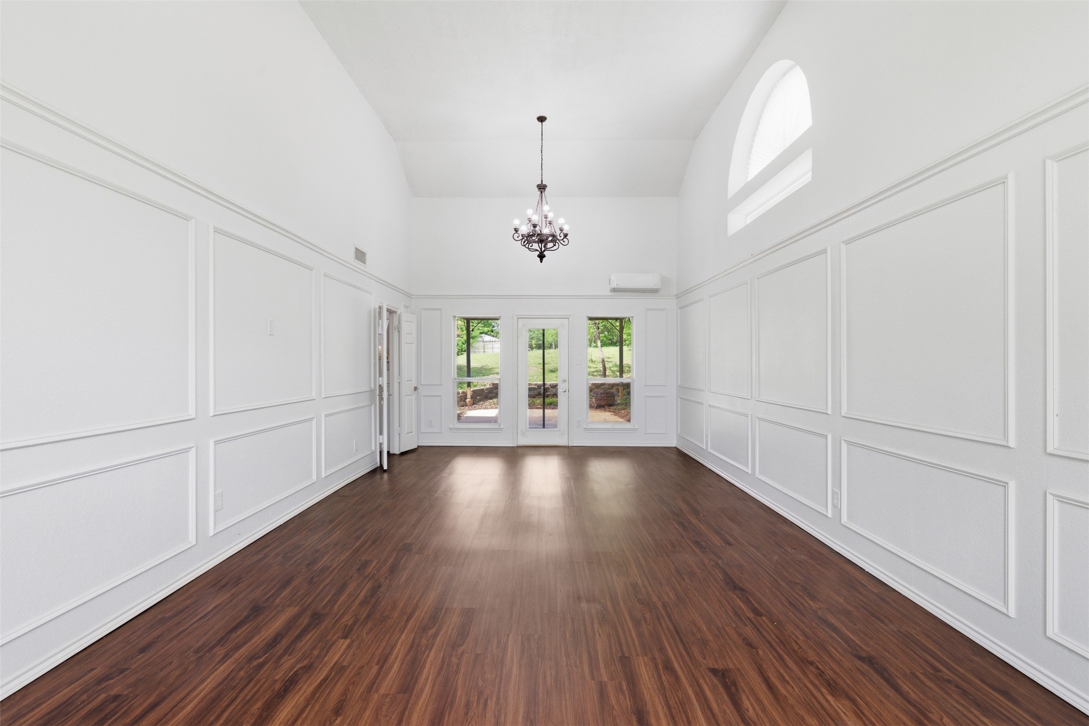 1913 W Arbor Rose Drive Grand Prairie TX 75050