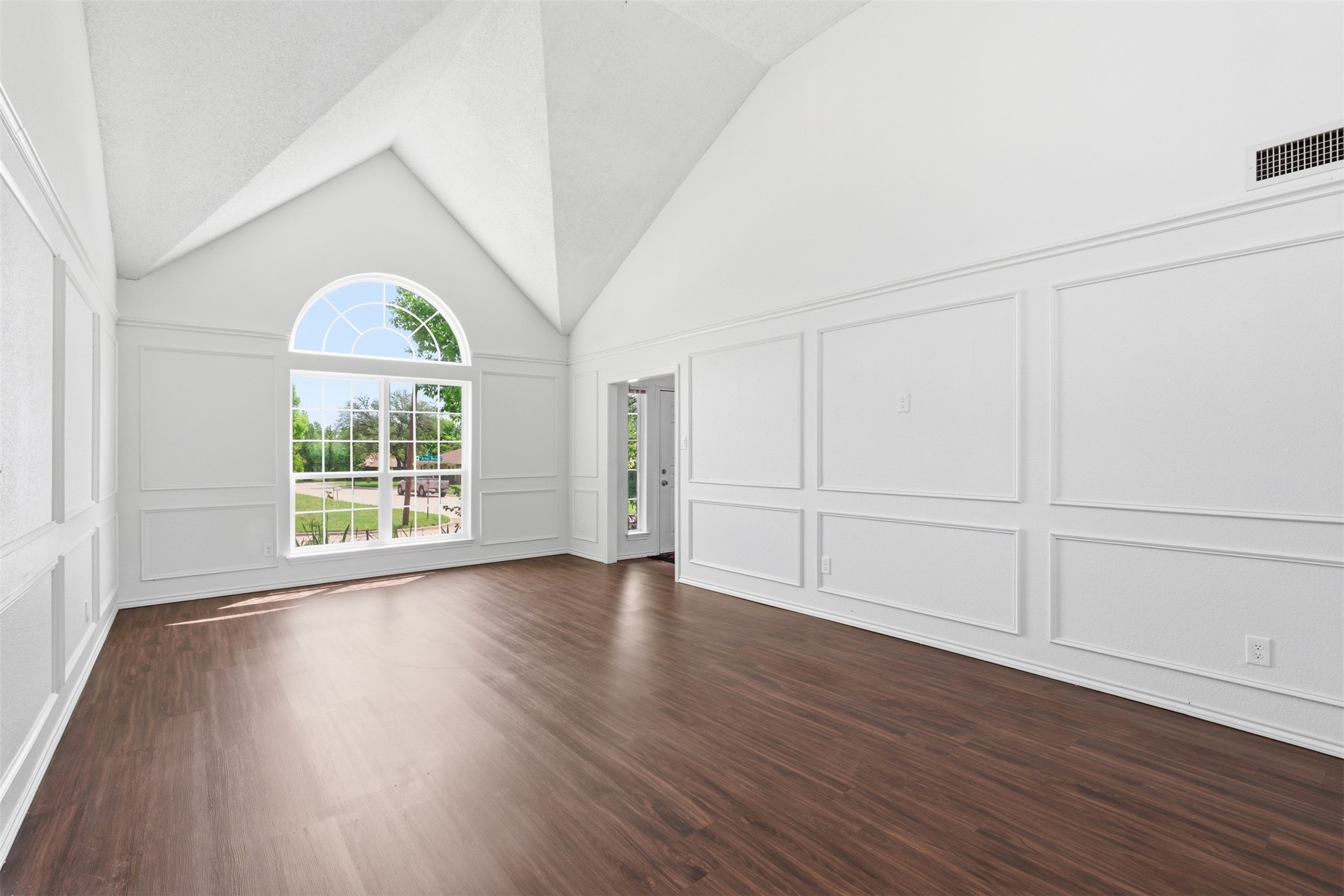 1913 W Arbor Rose Drive Grand Prairie TX 75050