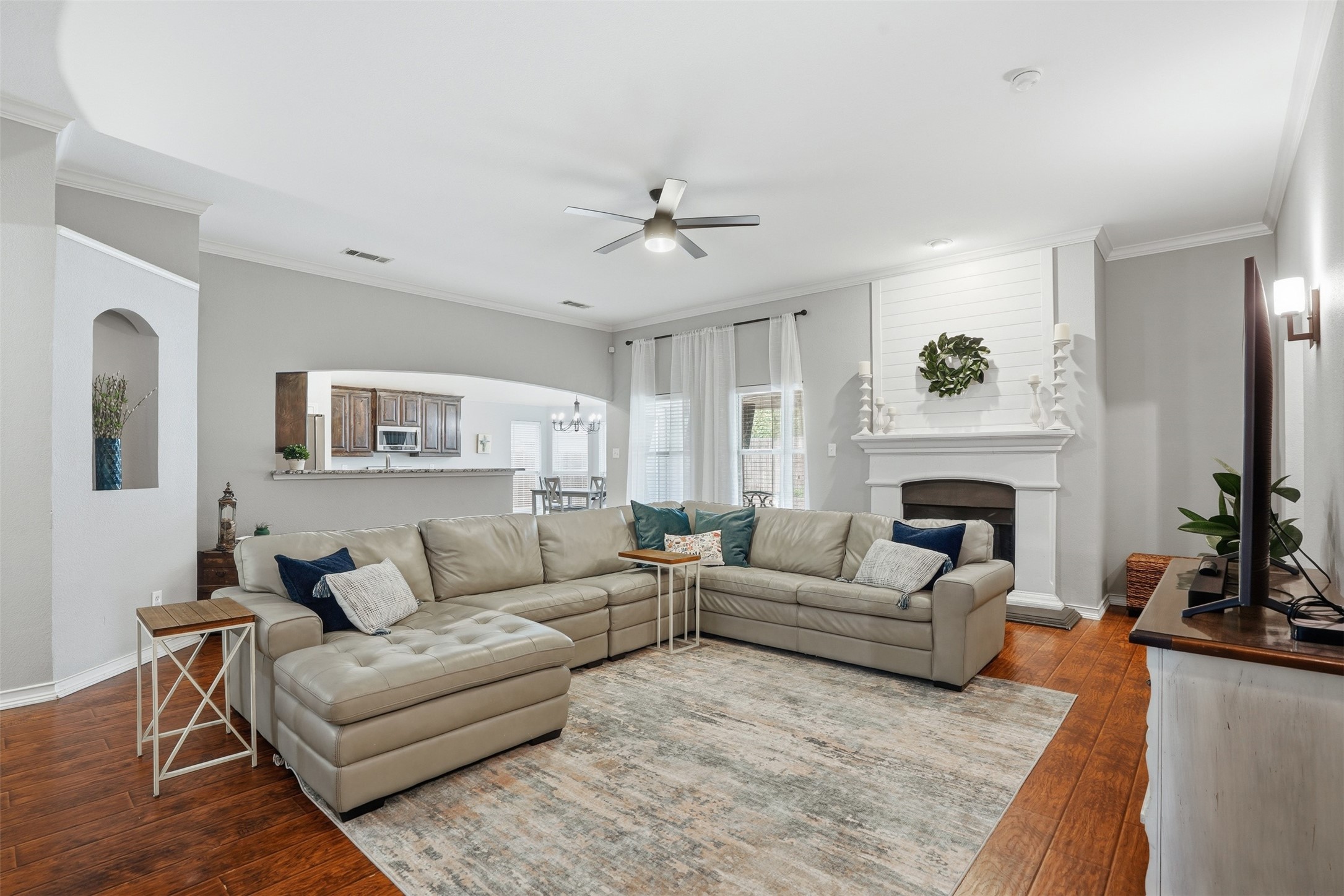 924 Crowder Drive Crowley TX 76036