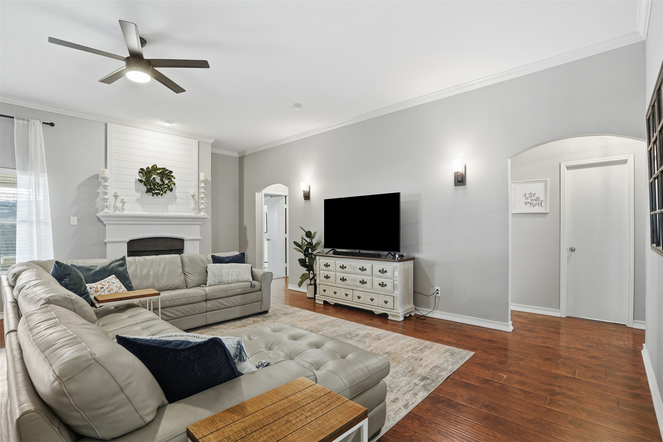 924 Crowder Drive Crowley TX 76036