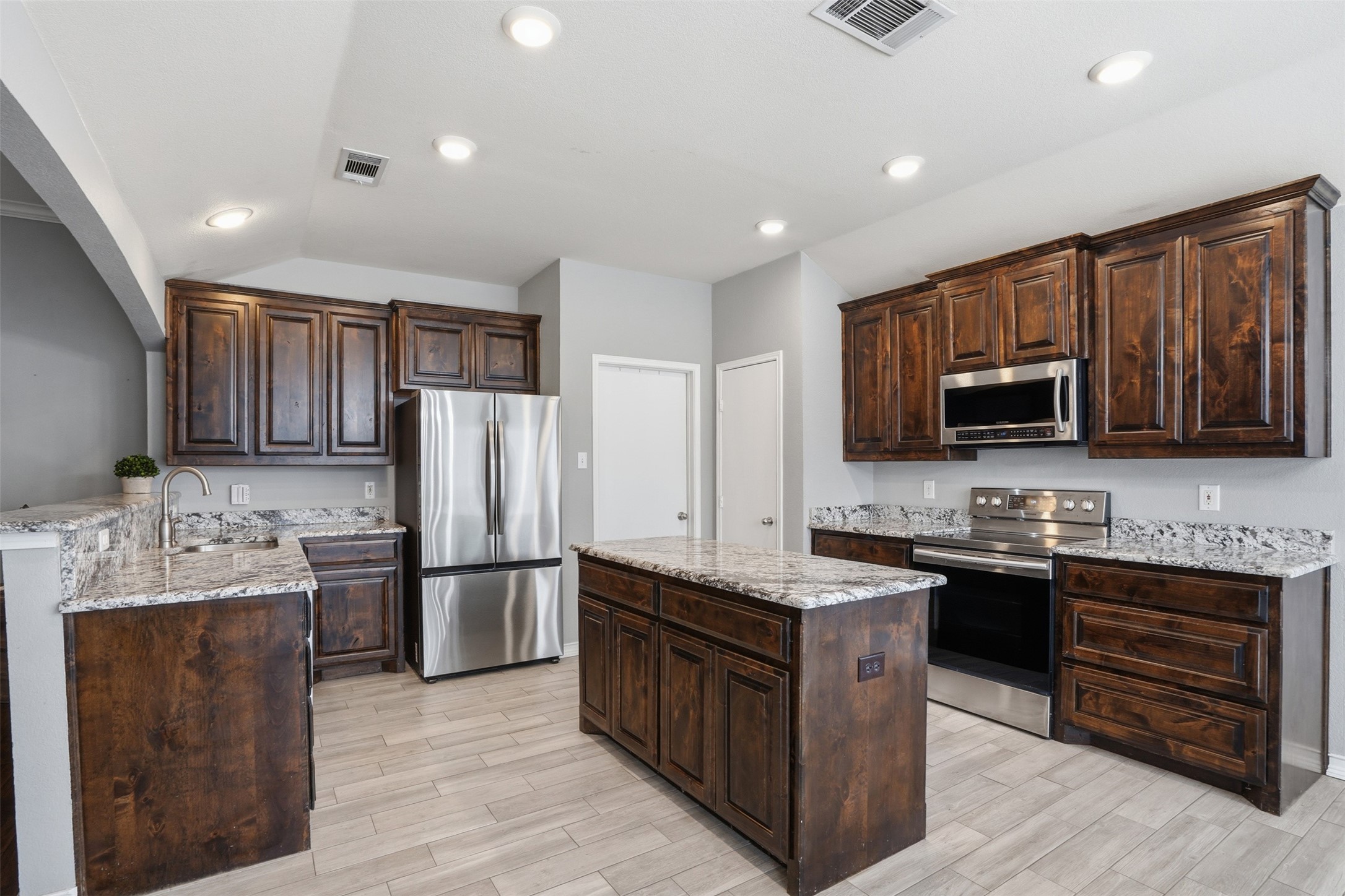 924 Crowder Drive Crowley TX 76036