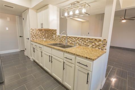 502 Alva Drive Grand Prairie TX 75052