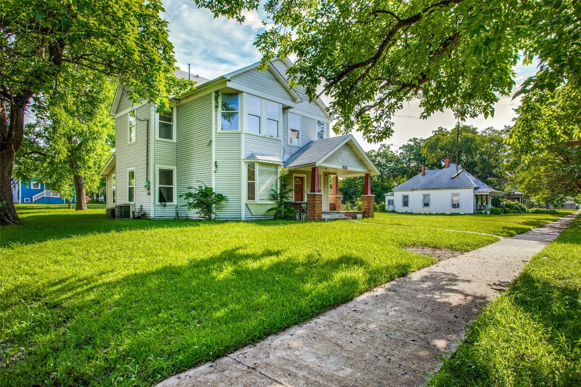 931 W Chestnut Street Denison TX 75020