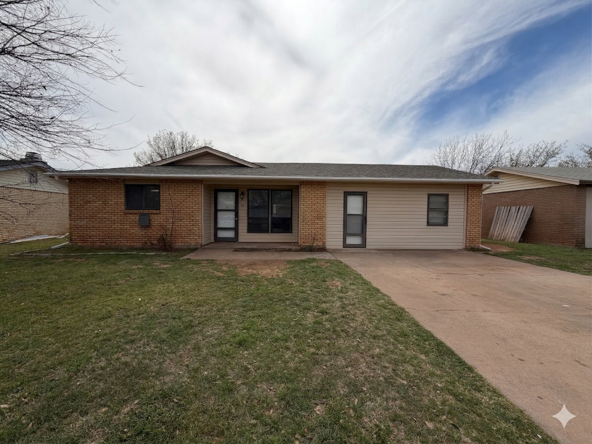 911 W Louisa Avenue Iowa Park TX 76367