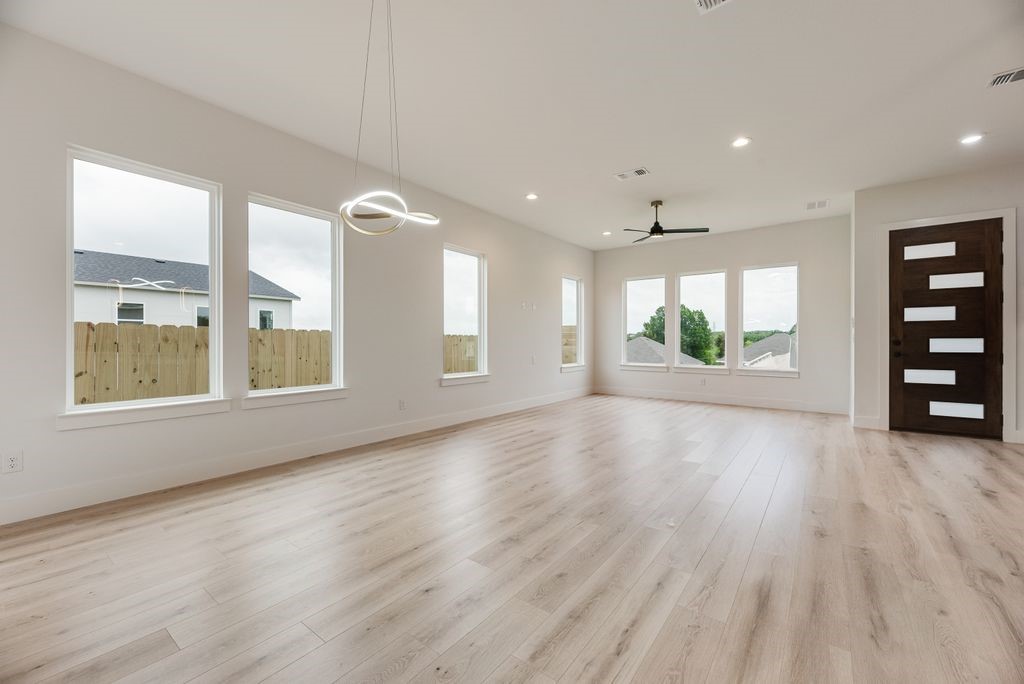 6038 Plum Dale Road Dallas TX 75241