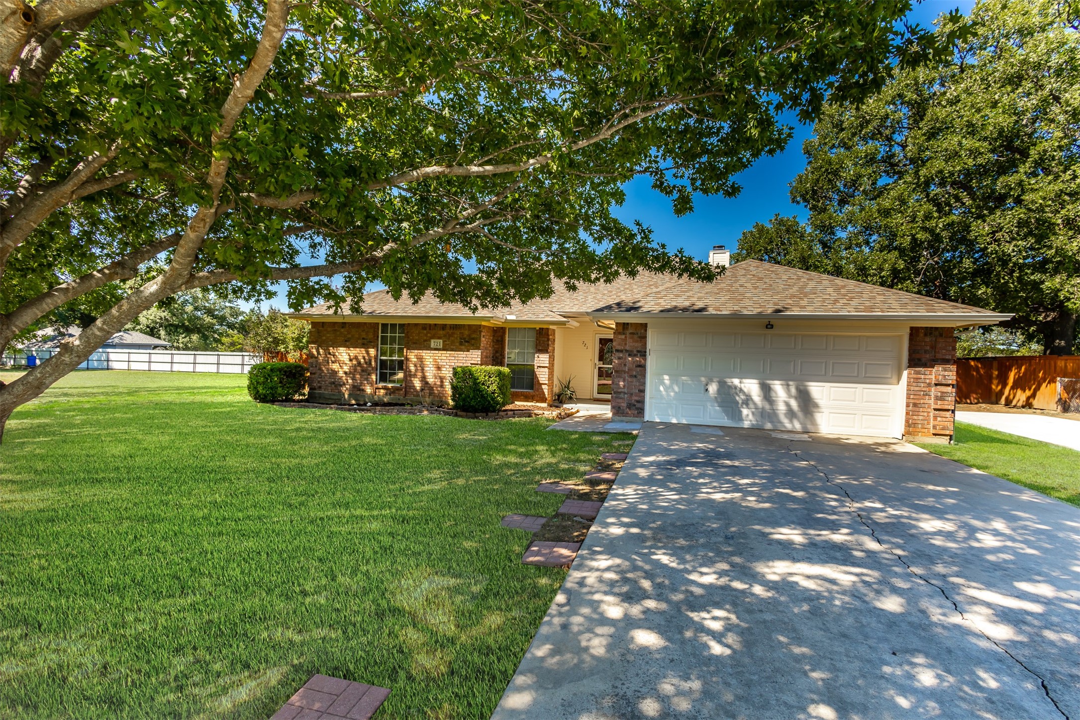 721 Arledge Street Azle TX 76020