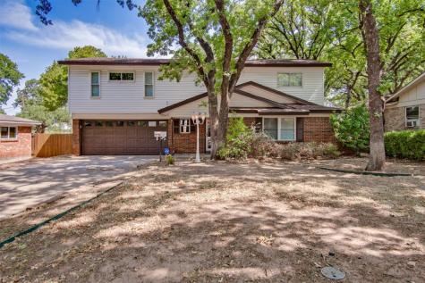 1009 Redbud Court Arlington TX 76012