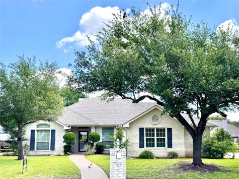 1128 Heatherwood Hewitt TX 76643