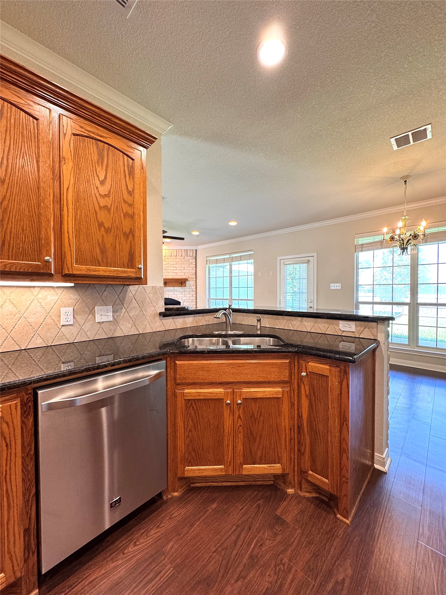 1128 Heatherwood Hewitt TX 76643