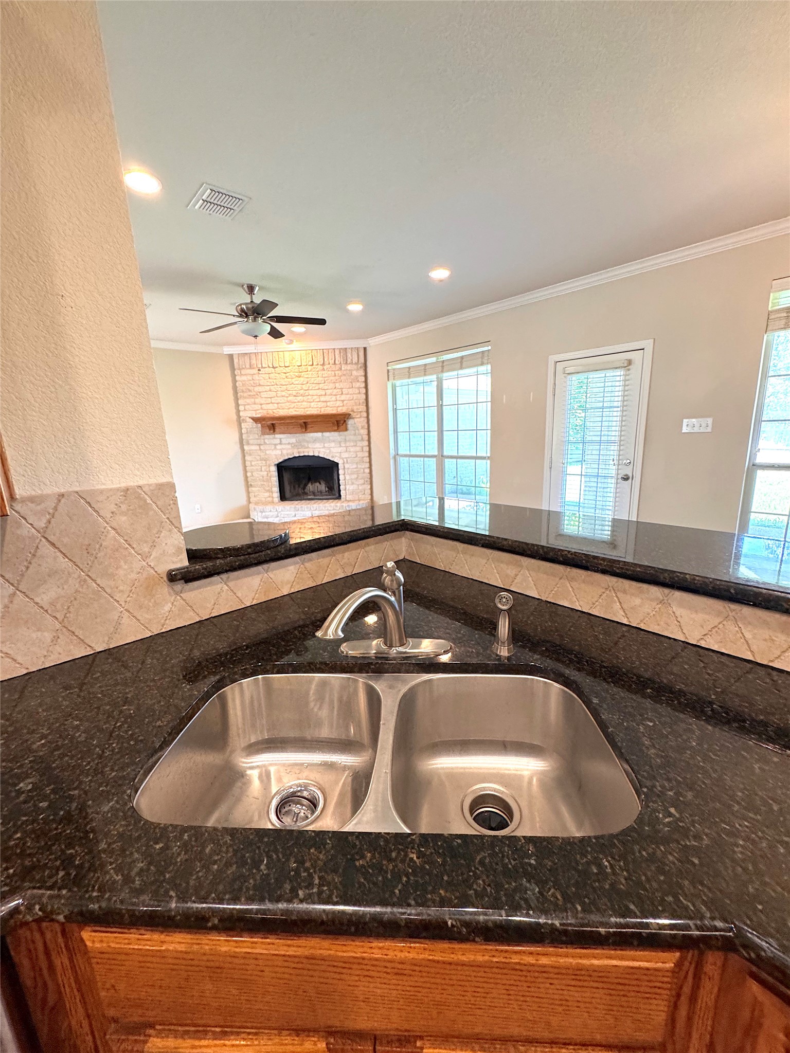 1128 Heatherwood Hewitt TX 76643