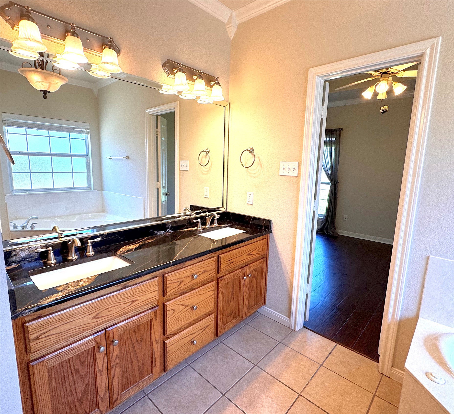 1128 Heatherwood Hewitt TX 76643