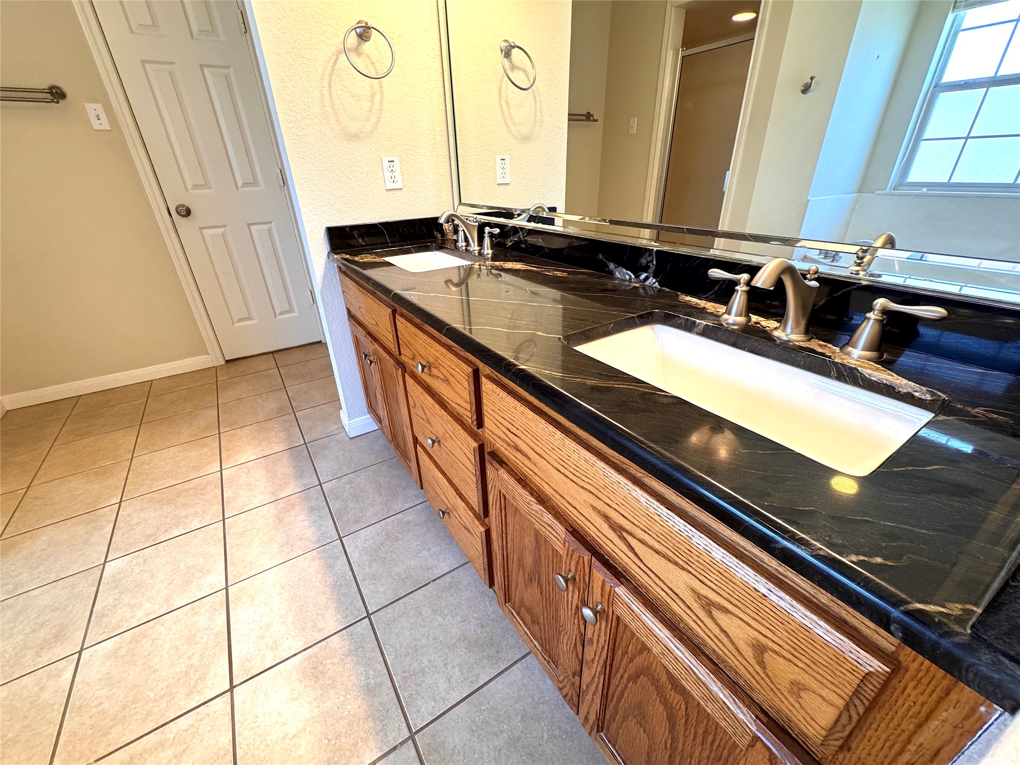 1128 Heatherwood Hewitt TX 76643