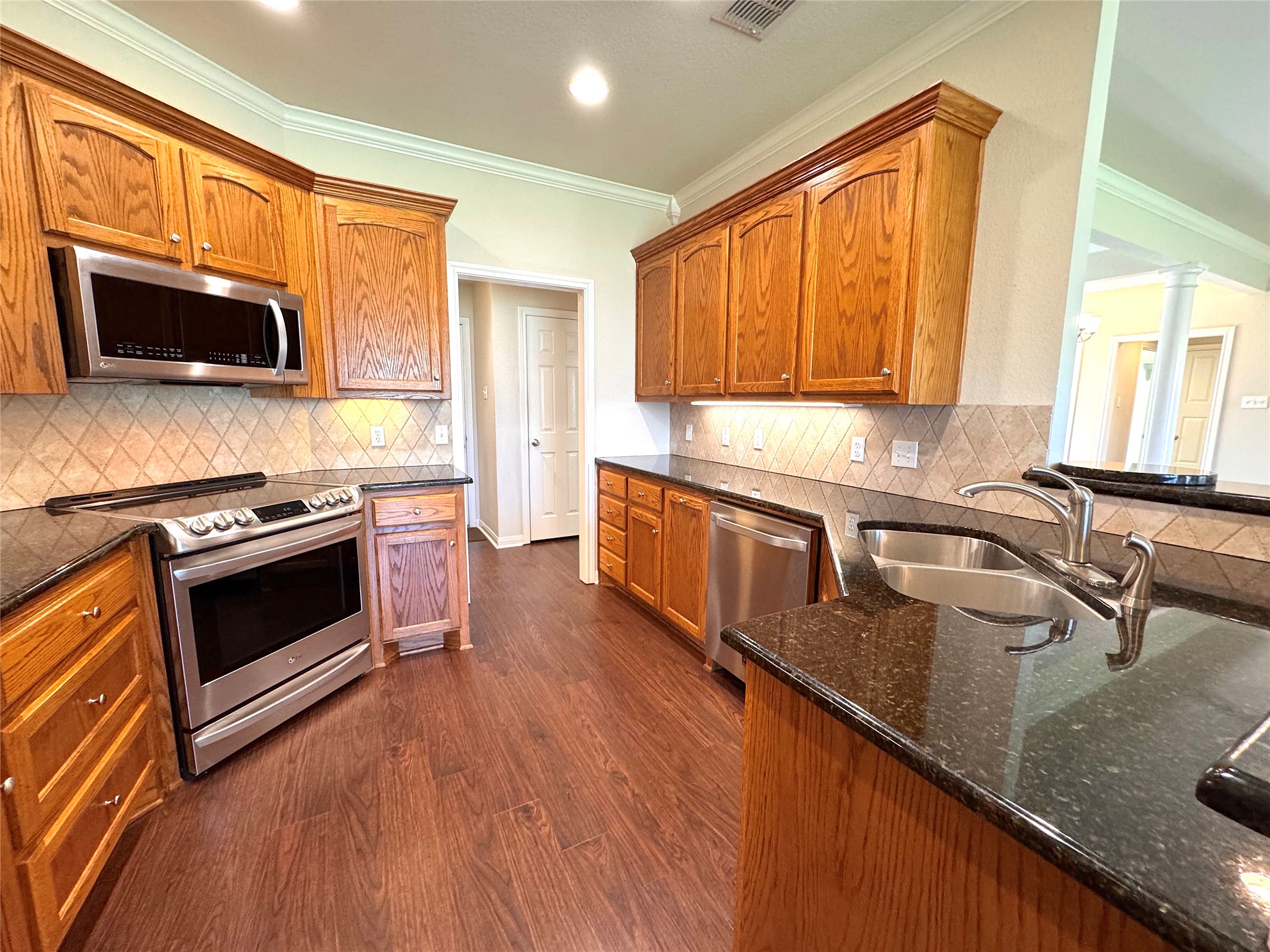 1128 Heatherwood Hewitt TX 76643