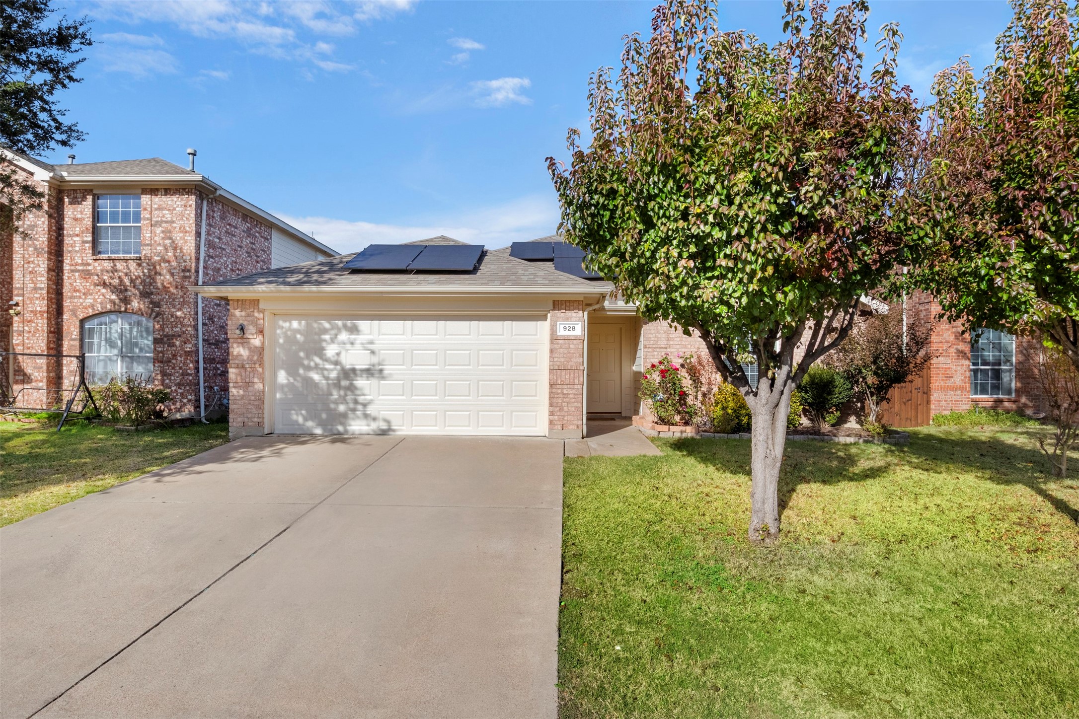 928 Wood Brook Drive Grand Prairie TX 75052