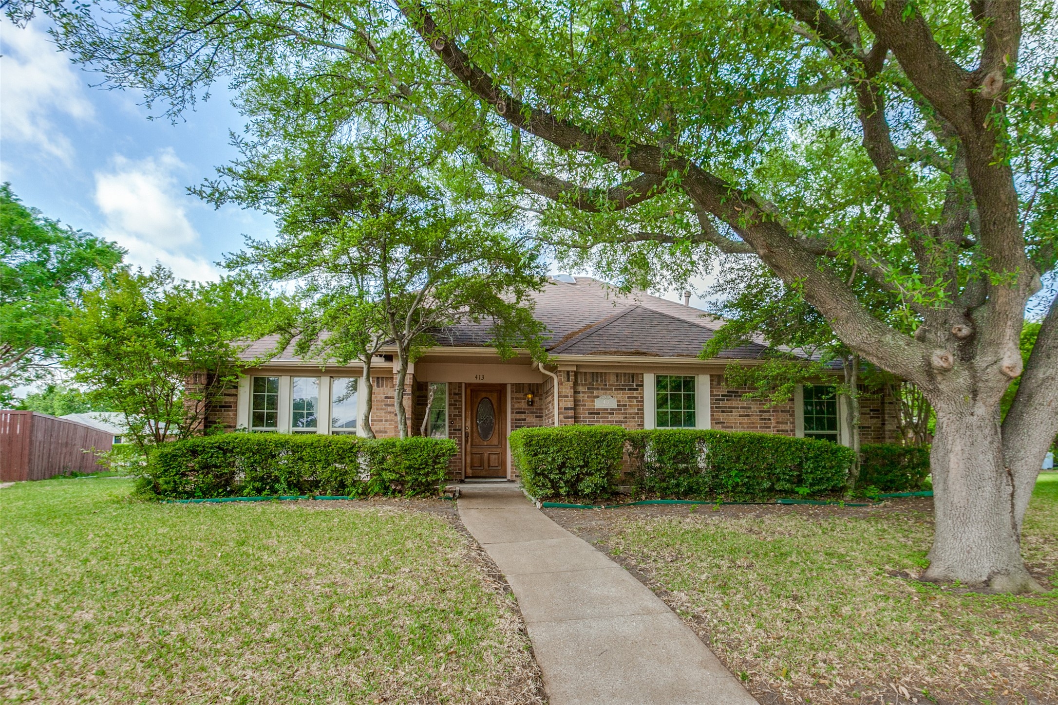 413 Kingsbridge Court Garland TX 75040