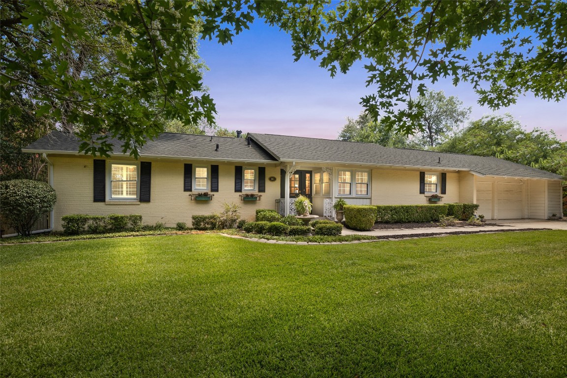 961 Meadow Oaks Drive Arlington TX 76010
