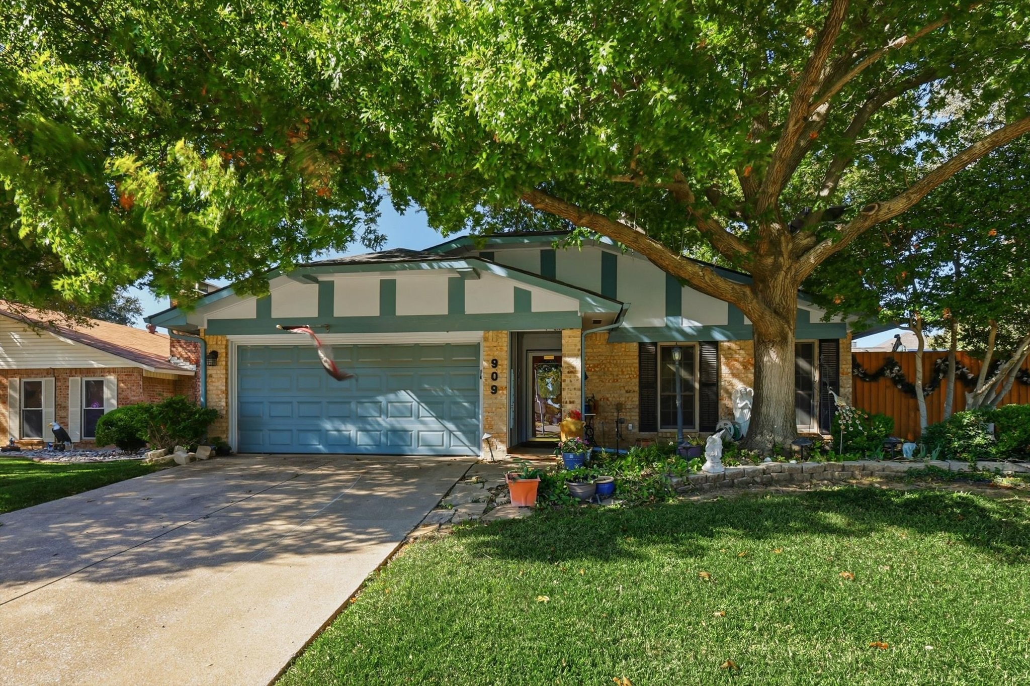 2909 Oakridge Drive Bedford TX 76021