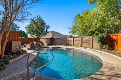 2909 Oakridge Drive Bedford TX 76021
