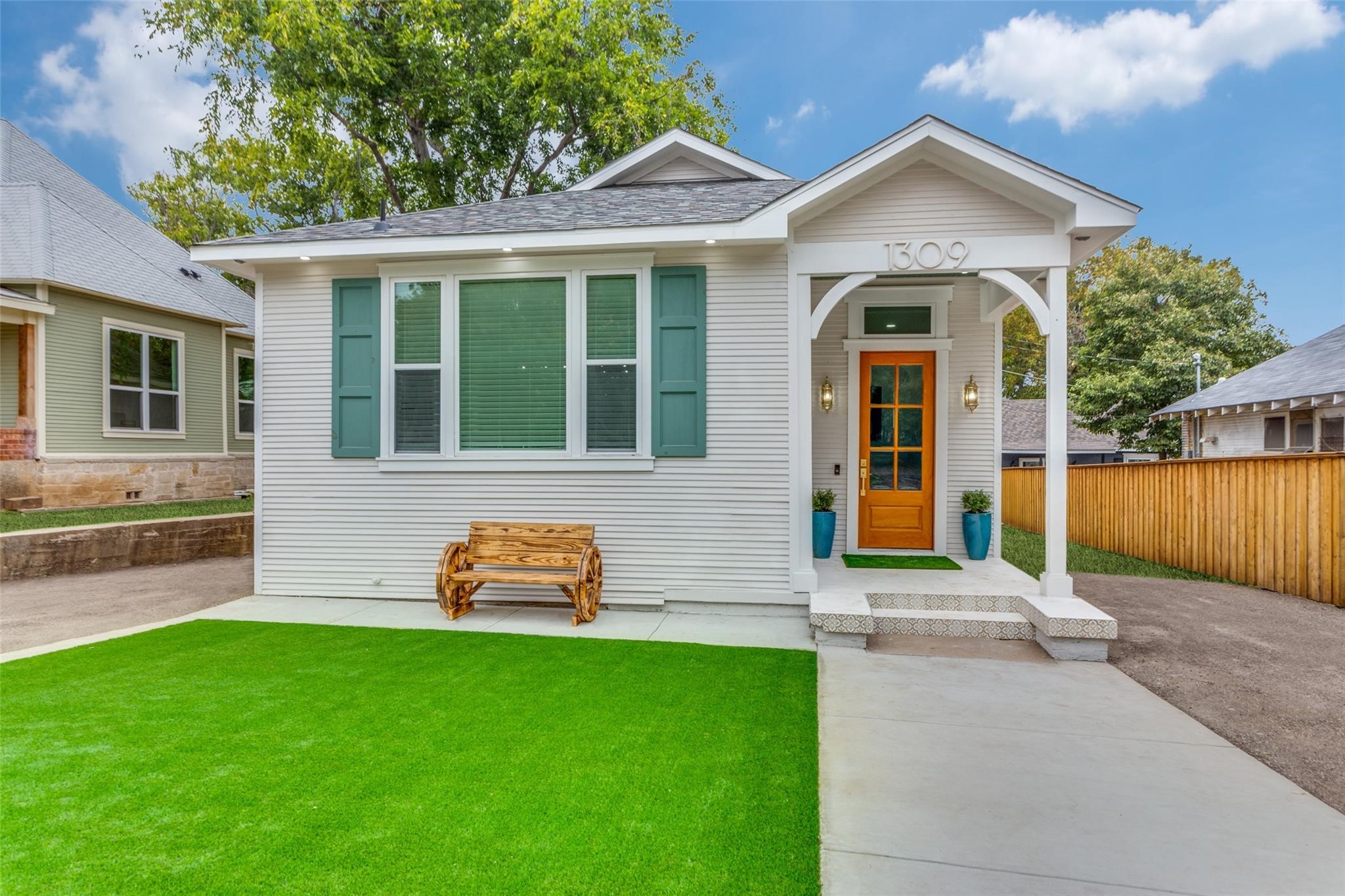 1309 E Peach Street Fort Worth TX 76102