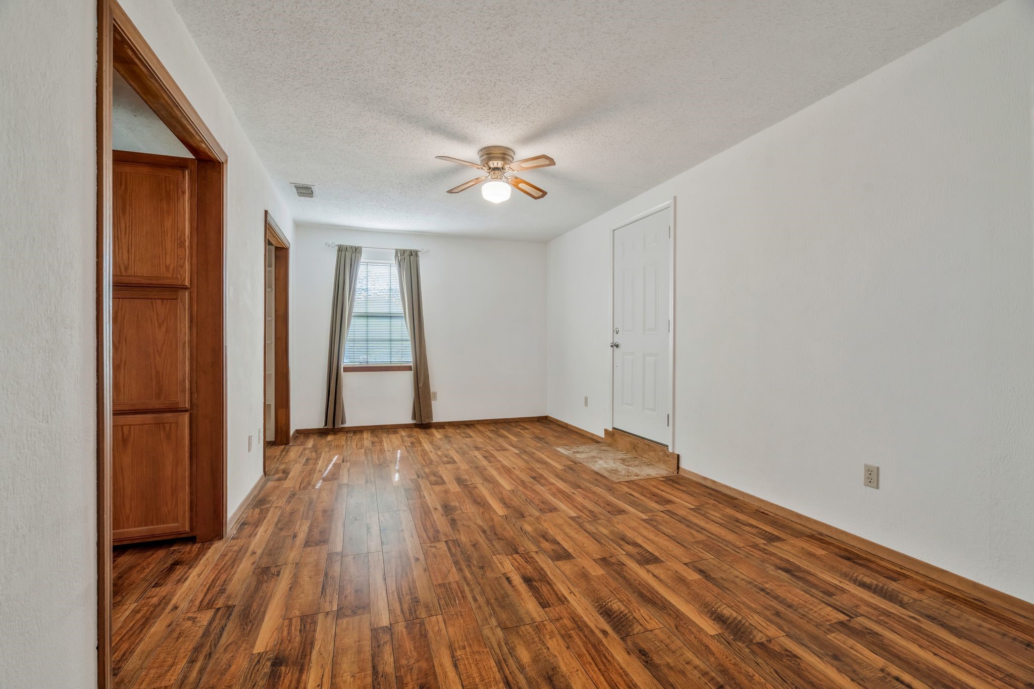 2716 Plover Lane Irving TX 75060