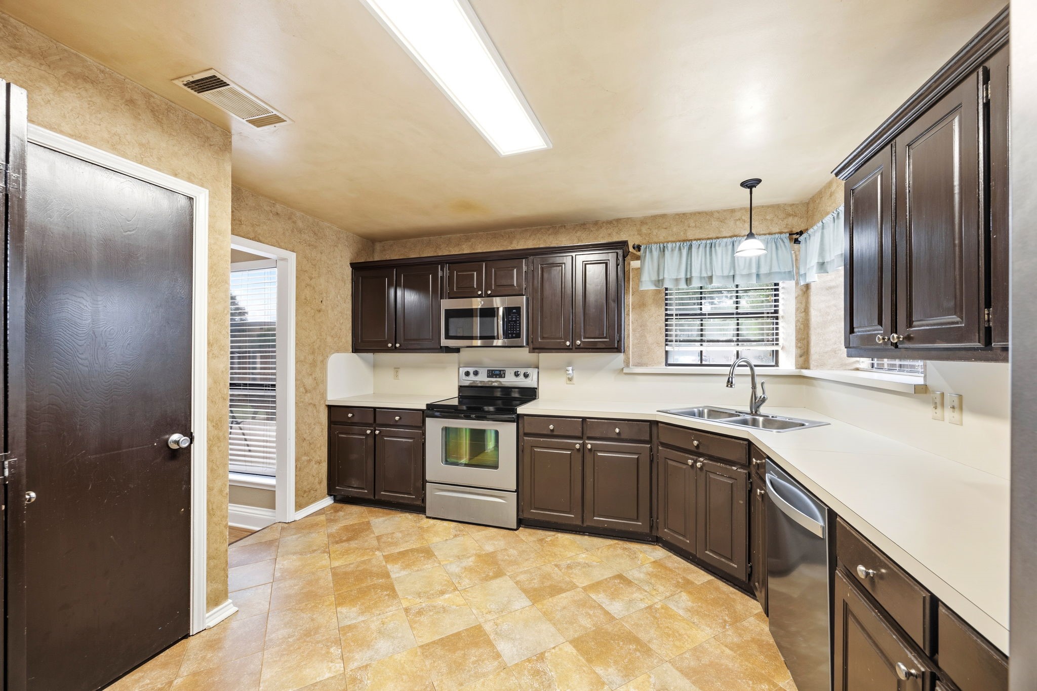 2060 Arbor Creek Drive Carrollton TX 75010