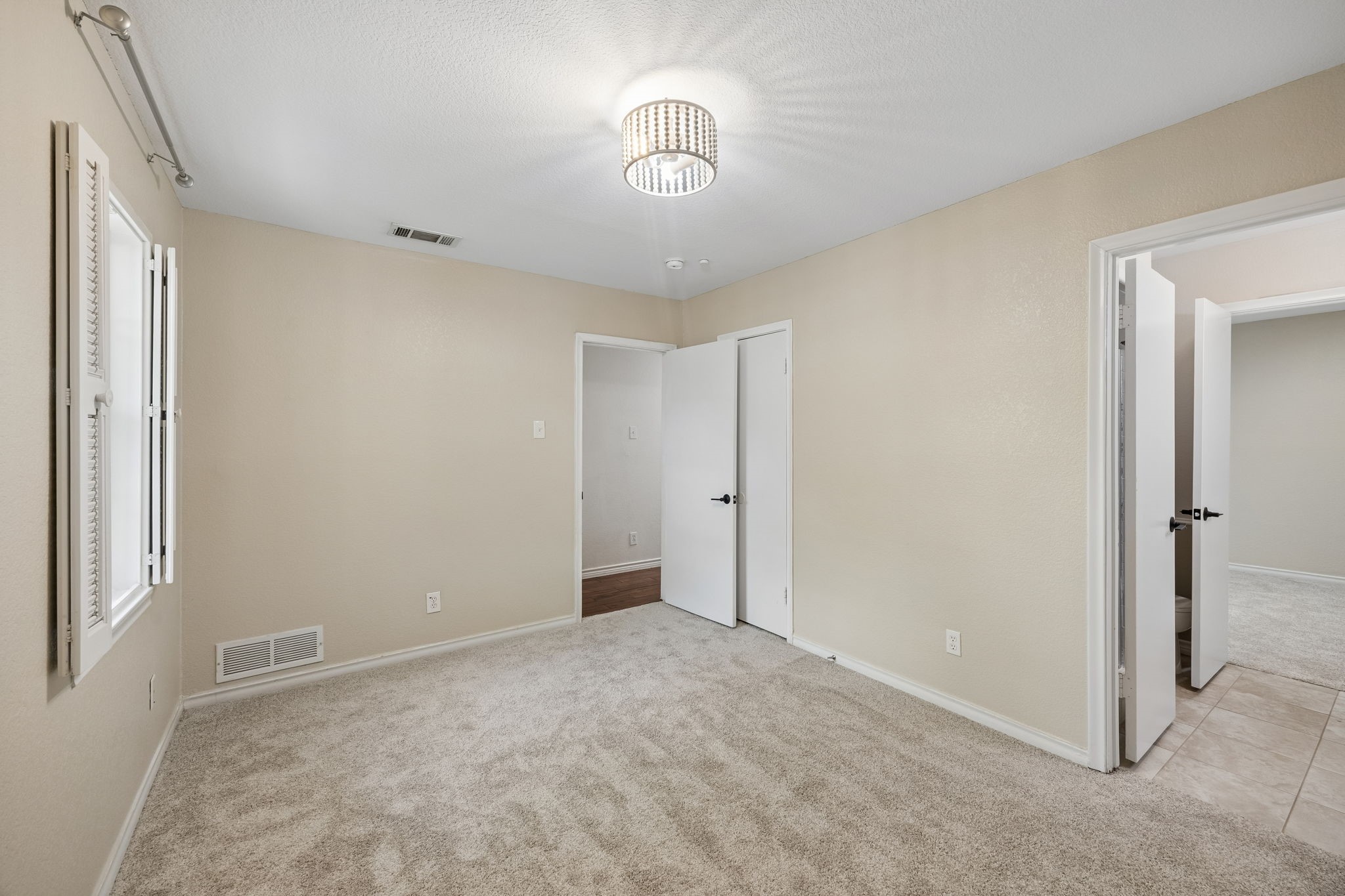9734 Queenswood Lane Dallas TX 75238